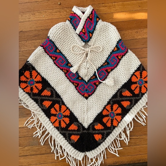Sweaters - Amazing vintage wool hand knit poncho. Rare piece. See image for measurements.